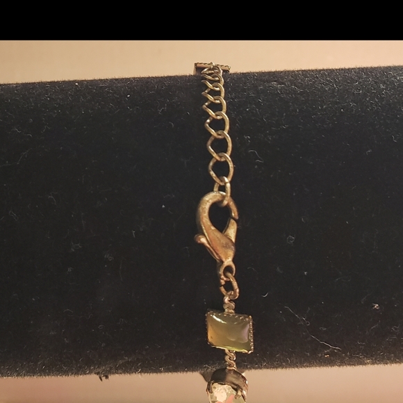 7" Vintage Daisies, Crystal Rhinestones and Squares Herringbone Bracelet - Picture 4 of 6